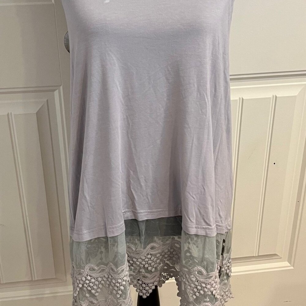 Winter Lennon XXL Gray Lace-Trim Camisole – Flowy & Feminine